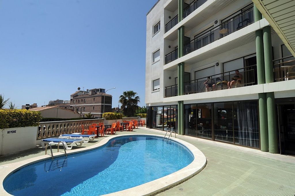 Ar Melrose Place Apartment Lloret de Mar Bagian luar foto