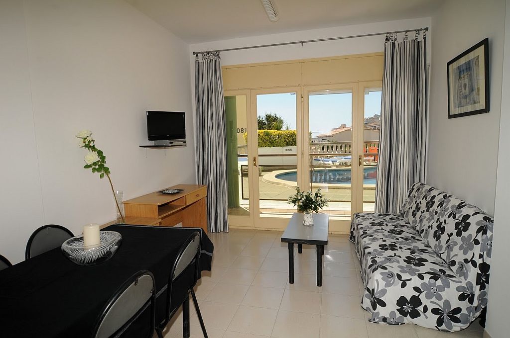 Ar Melrose Place Apartment Lloret de Mar Bagian luar foto